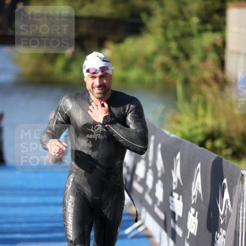 25.08.2024 - Elbe Triathlon Hamburg H.Heesch http://msf.ph/oto/6859407 25.08.2024 09:11:26 Schwimmen 336, 396, 399 meine-sportfotos.de