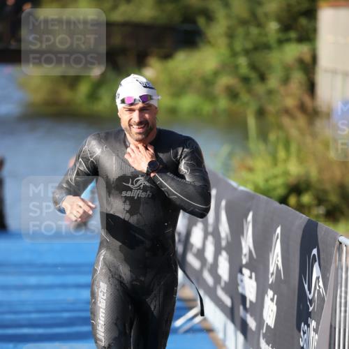 25.08.2024 - Elbe Triathlon Hamburg H.Heesch http://msf.ph/oto/6859411 25.08.2024 09:11:26 Schwimmen 336, 396, 399 meine-sportfotos.de