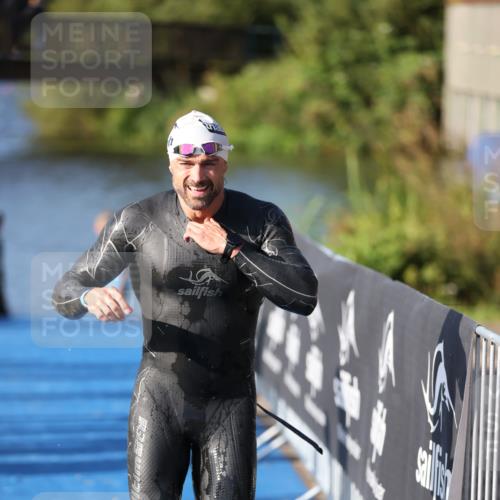 25.08.2024 - Elbe Triathlon Hamburg H.Heesch http://msf.ph/oto/6859420 25.08.2024 09:11:26 Schwimmen 336, 396, 399 meine-sportfotos.de