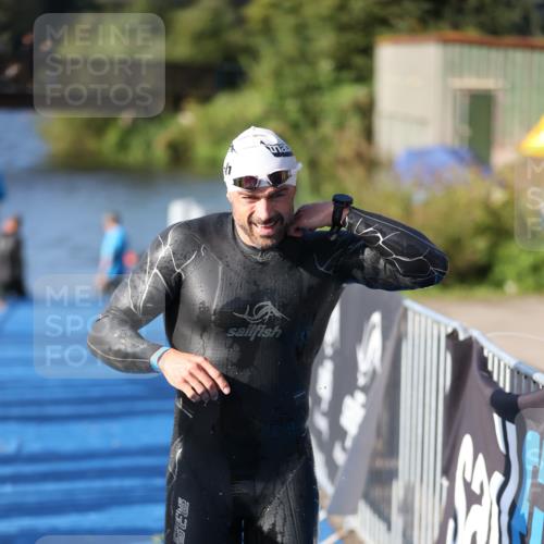 25.08.2024 - Elbe Triathlon Hamburg H.Heesch http://msf.ph/oto/6859425 25.08.2024 09:11:27 Schwimmen 336, 396, 399 meine-sportfotos.de