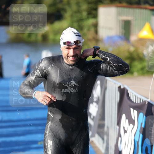 25.08.2024 - Elbe Triathlon Hamburg H.Heesch http://msf.ph/oto/6859443 25.08.2024 09:11:27 Schwimmen 336, 396, 399 meine-sportfotos.de