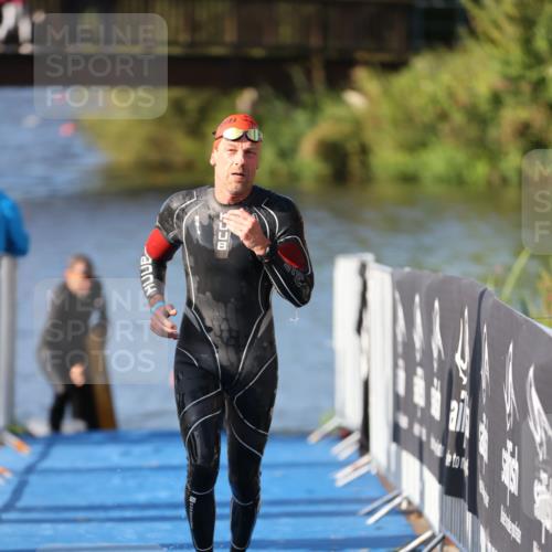 25.08.2024 - Elbe Triathlon Hamburg H.Heesch http://msf.ph/oto/6859488 25.08.2024 09:11:42 Schwimmen 336, 424 meine-sportfotos.de