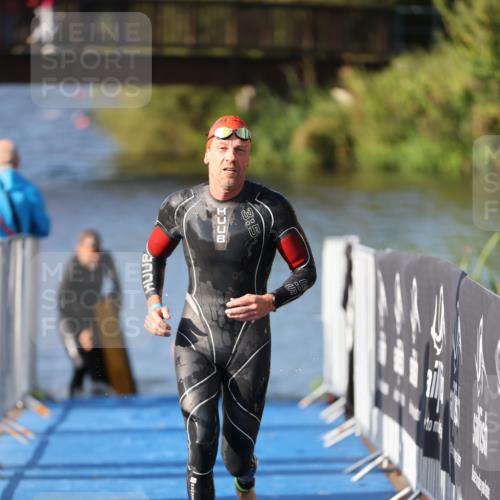 25.08.2024 - Elbe Triathlon Hamburg H.Heesch http://msf.ph/oto/6859500 25.08.2024 09:11:43 Schwimmen 336, 424 meine-sportfotos.de