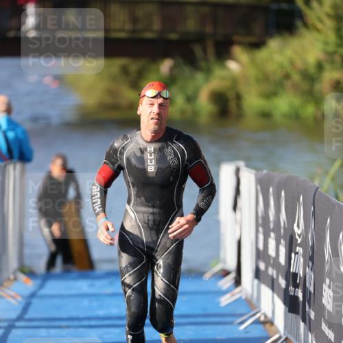 25.08.2024 - Elbe Triathlon Hamburg H.Heesch http://msf.ph/oto/6859503 25.08.2024 09:11:43 Schwimmen 336, 424 meine-sportfotos.de