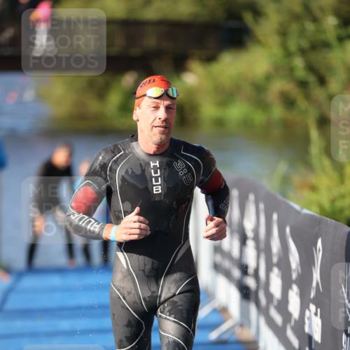 25.08.2024 - Elbe Triathlon Hamburg H.Heesch http://msf.ph/oto/6859515 25.08.2024 09:11:44 Schwimmen 424 meine-sportfotos.de
