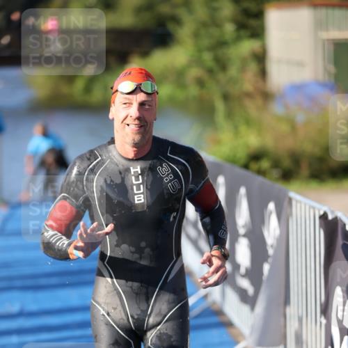 25.08.2024 - Elbe Triathlon Hamburg H.Heesch http://msf.ph/oto/6859541 25.08.2024 09:11:45 Schwimmen 424 meine-sportfotos.de