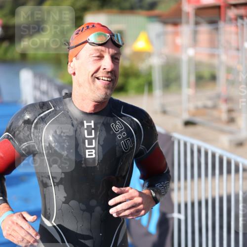 25.08.2024 - Elbe Triathlon Hamburg H.Heesch http://msf.ph/oto/6859572 25.08.2024 09:11:47 Schwimmen 424 meine-sportfotos.de