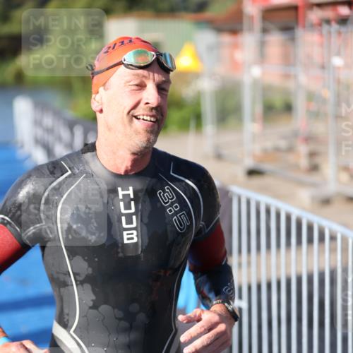 25.08.2024 - Elbe Triathlon Hamburg H.Heesch http://msf.ph/oto/6859574 25.08.2024 09:11:47 Schwimmen 424 meine-sportfotos.de