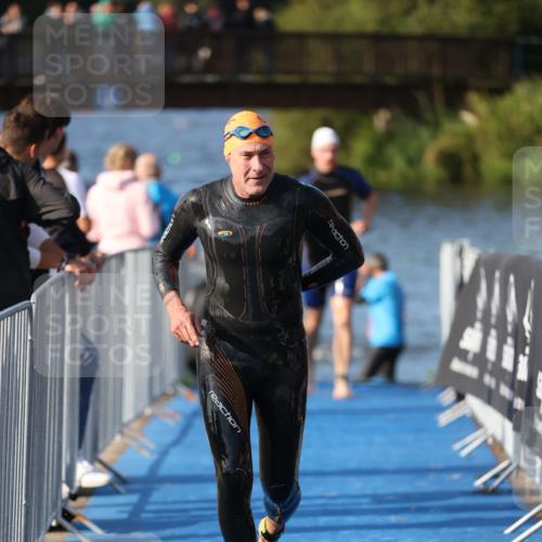 25.08.2024 - Elbe Triathlon Hamburg H.Heesch http://msf.ph/oto/6859618 25.08.2024 09:13:16 Schwimmen 220, 410, 443 meine-sportfotos.de