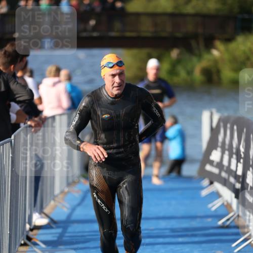 25.08.2024 - Elbe Triathlon Hamburg H.Heesch http://msf.ph/oto/6859630 25.08.2024 09:13:16 Schwimmen 220, 410, 443 meine-sportfotos.de