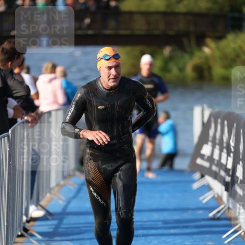 25.08.2024 - Elbe Triathlon Hamburg H.Heesch http://msf.ph/oto/6859634 25.08.2024 09:13:16 Schwimmen 220, 410, 443 meine-sportfotos.de