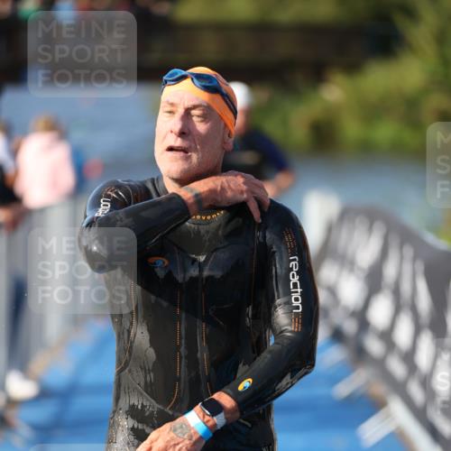 25.08.2024 - Elbe Triathlon Hamburg H.Heesch http://msf.ph/oto/6859685 25.08.2024 09:13:18 Schwimmen 220, 342, 410, 443 meine-sportfotos.de