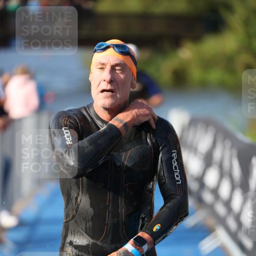 25.08.2024 - Elbe Triathlon Hamburg H.Heesch http://msf.ph/oto/6859694 25.08.2024 09:13:18 Schwimmen 220, 342, 410, 443 meine-sportfotos.de