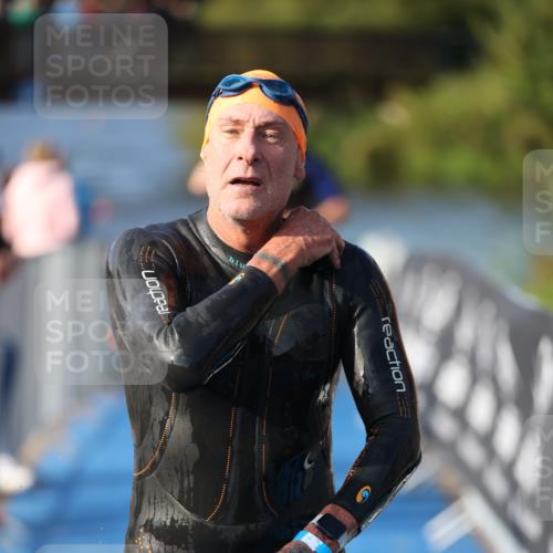25.08.2024 - Elbe Triathlon Hamburg H.Heesch http://msf.ph/oto/6859696 25.08.2024 09:13:18 Schwimmen 220, 342, 410, 443 meine-sportfotos.de