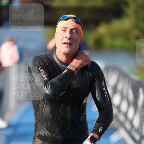 25.08.2024 - Elbe Triathlon Hamburg H.Heesch http://msf.ph/oto/6859702 25.08.2024 09:13:18 Schwimmen 220, 342, 410, 443 meine-sportfotos.de