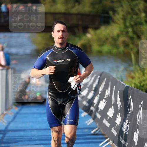 25.08.2024 - Elbe Triathlon Hamburg H.Heesch http://msf.ph/oto/6859720 25.08.2024 09:13:21 Schwimmen 220, 342, 410, 443 meine-sportfotos.de