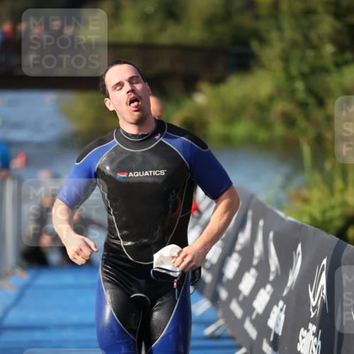 25.08.2024 - Elbe Triathlon Hamburg H.Heesch http://msf.ph/oto/6859740 25.08.2024 09:13:21 Schwimmen 220, 342, 410, 443 meine-sportfotos.de