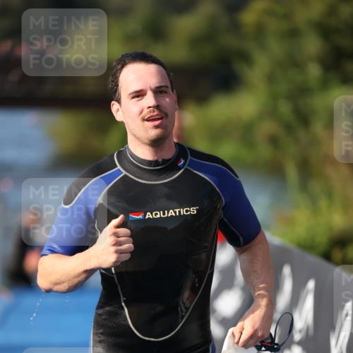 25.08.2024 - Elbe Triathlon Hamburg H.Heesch http://msf.ph/oto/6859774 25.08.2024 09:13:22 Schwimmen 220, 340, 342, 410, 443 meine-sportfotos.de