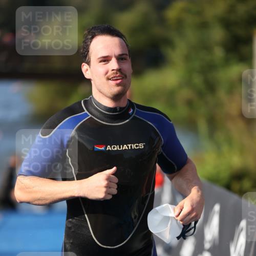 25.08.2024 - Elbe Triathlon Hamburg H.Heesch http://msf.ph/oto/6859779 25.08.2024 09:13:22 Schwimmen 220, 340, 342, 410, 443 meine-sportfotos.de