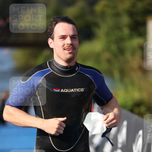 25.08.2024 - Elbe Triathlon Hamburg H.Heesch http://msf.ph/oto/6859782 25.08.2024 09:13:22 Schwimmen 220, 340, 342, 410, 443 meine-sportfotos.de