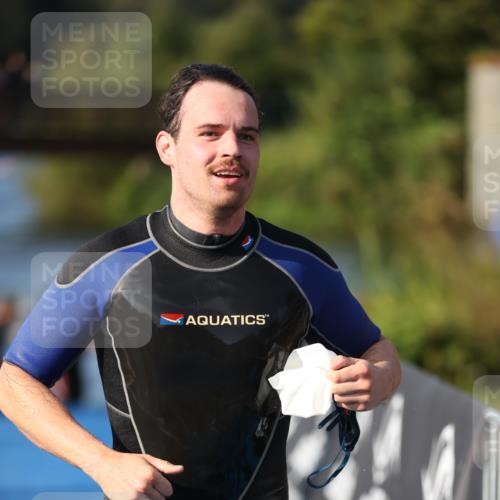 25.08.2024 - Elbe Triathlon Hamburg H.Heesch http://msf.ph/oto/6859787 25.08.2024 09:13:22 Schwimmen 220, 340, 342, 410, 443 meine-sportfotos.de