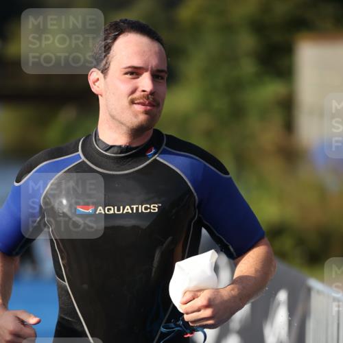 25.08.2024 - Elbe Triathlon Hamburg H.Heesch http://msf.ph/oto/6859796 25.08.2024 09:13:22 Schwimmen 220, 340, 342, 410, 443 meine-sportfotos.de