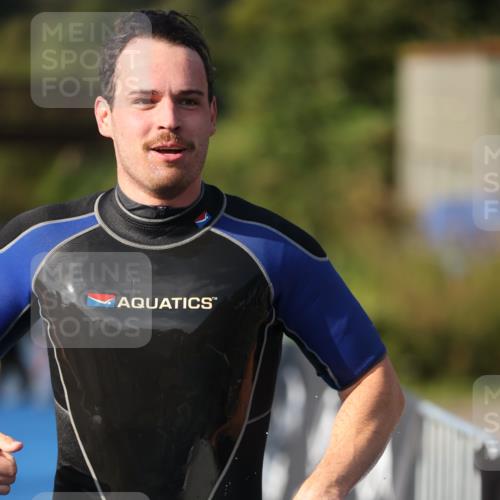 25.08.2024 - Elbe Triathlon Hamburg H.Heesch http://msf.ph/oto/6859801 25.08.2024 09:13:22 Schwimmen 220, 340, 342, 410, 443 meine-sportfotos.de