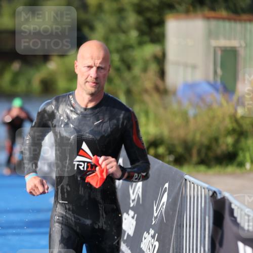25.08.2024 - Elbe Triathlon Hamburg H.Heesch http://msf.ph/oto/6859824 25.08.2024 09:13:24 Schwimmen 220, 340, 342, 410, 443 meine-sportfotos.de