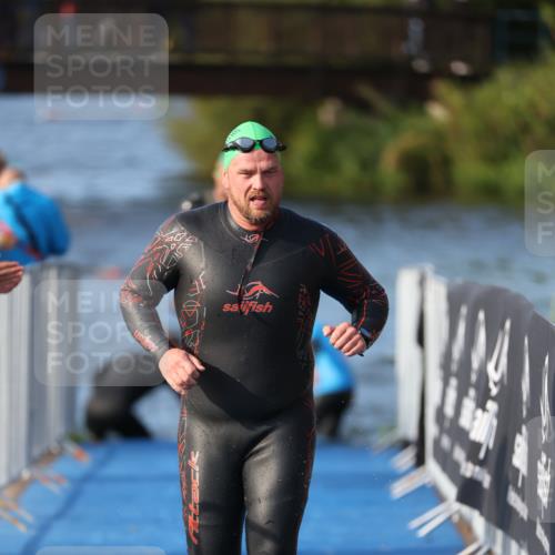 25.08.2024 - Elbe Triathlon Hamburg H.Heesch http://msf.ph/oto/6859858 25.08.2024 09:13:31 Schwimmen 220, 340, 342, 408, 410, 443 meine-sportfotos.de