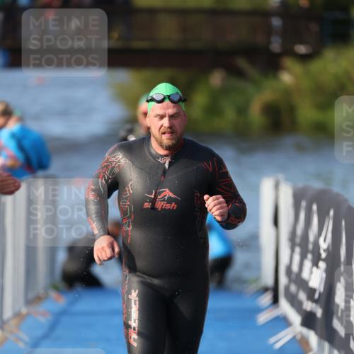 25.08.2024 - Elbe Triathlon Hamburg H.Heesch http://msf.ph/oto/6859864 25.08.2024 09:13:31 Schwimmen 220, 340, 342, 408, 410, 443 meine-sportfotos.de