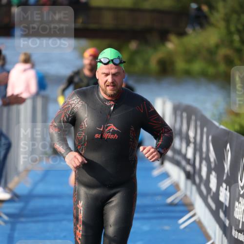 25.08.2024 - Elbe Triathlon Hamburg H.Heesch http://msf.ph/oto/6859873 25.08.2024 09:13:32 Schwimmen 220, 340, 342, 408, 410, 443 meine-sportfotos.de