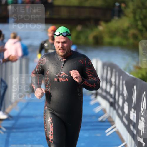 25.08.2024 - Elbe Triathlon Hamburg H.Heesch http://msf.ph/oto/6859888 25.08.2024 09:13:33 Schwimmen 220, 340, 342, 408, 410, 443 meine-sportfotos.de