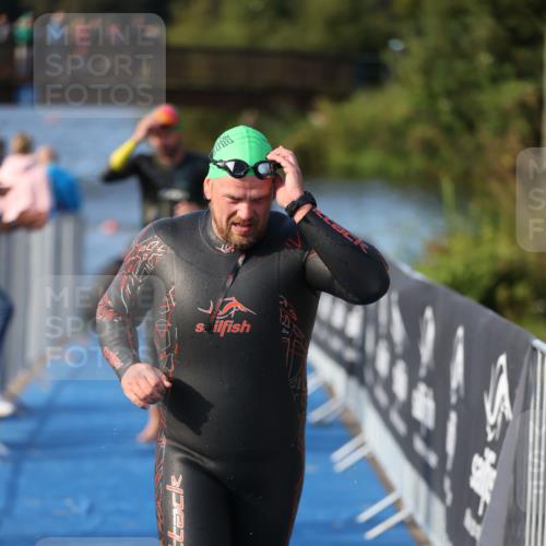 25.08.2024 - Elbe Triathlon Hamburg H.Heesch http://msf.ph/oto/6859908 25.08.2024 09:13:33 Schwimmen 220, 340, 342, 408, 410, 443 meine-sportfotos.de