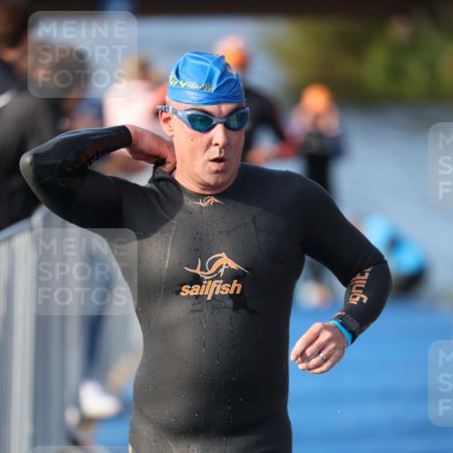 25.08.2024 - Elbe Triathlon Hamburg H.Heesch http://msf.ph/oto/6859967 25.08.2024 09:13:42 Schwimmen 340, 342, 349, 408, 420, 440 meine-sportfotos.de
