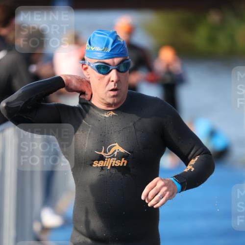 25.08.2024 - Elbe Triathlon Hamburg H.Heesch http://msf.ph/oto/6859973 25.08.2024 09:13:42 Schwimmen 340, 342, 349, 408, 420, 440 meine-sportfotos.de