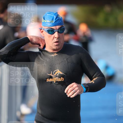 25.08.2024 - Elbe Triathlon Hamburg H.Heesch http://msf.ph/oto/6859976 25.08.2024 09:13:42 Schwimmen 340, 342, 349, 408, 420, 440 meine-sportfotos.de