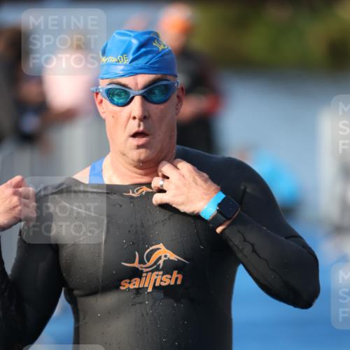25.08.2024 - Elbe Triathlon Hamburg H.Heesch http://msf.ph/oto/6859985 25.08.2024 09:13:43 Schwimmen 340, 342, 349, 408, 420, 440 meine-sportfotos.de