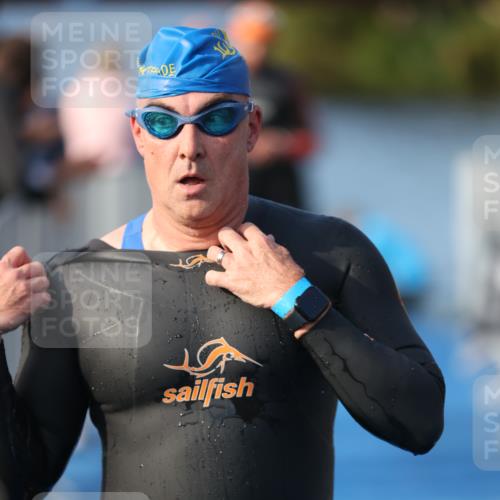 25.08.2024 - Elbe Triathlon Hamburg H.Heesch http://msf.ph/oto/6859987 25.08.2024 09:13:43 Schwimmen 340, 342, 349, 408, 420, 440 meine-sportfotos.de