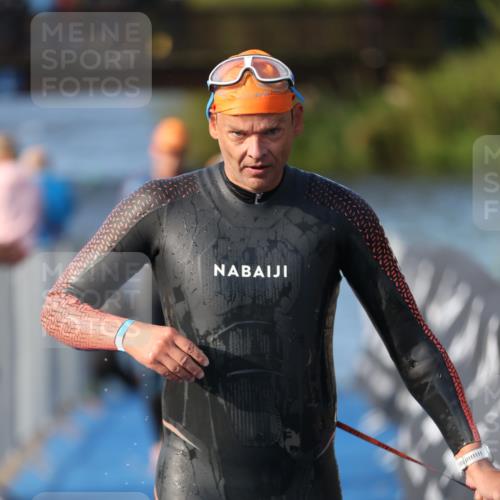 25.08.2024 - Elbe Triathlon Hamburg H.Heesch http://msf.ph/oto/6859992 25.08.2024 09:13:47 Schwimmen 340, 342, 349, 408, 420, 440 meine-sportfotos.de