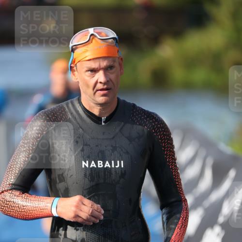 25.08.2024 - Elbe Triathlon Hamburg H.Heesch http://msf.ph/oto/6860017 25.08.2024 09:13:47 Schwimmen 340, 342, 349, 408, 420, 440 meine-sportfotos.de