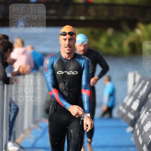 25.08.2024 - Elbe Triathlon Hamburg H.Heesch http://msf.ph/oto/6860026 25.08.2024 09:13:50 Schwimmen 340, 342, 349, 367, 408, 420, 440 meine-sportfotos.de
