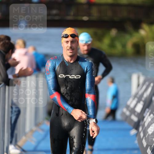 25.08.2024 - Elbe Triathlon Hamburg H.Heesch http://msf.ph/oto/6860031 25.08.2024 09:13:50 Schwimmen 340, 342, 349, 367, 408, 420, 440 meine-sportfotos.de
