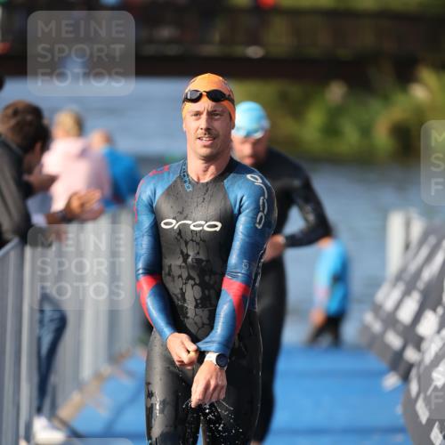 25.08.2024 - Elbe Triathlon Hamburg H.Heesch http://msf.ph/oto/6860042 25.08.2024 09:13:51 Schwimmen 340, 342, 349, 367, 408, 420, 440 meine-sportfotos.de