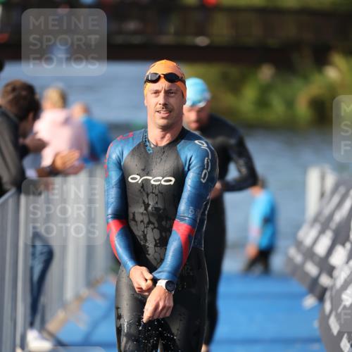 25.08.2024 - Elbe Triathlon Hamburg H.Heesch http://msf.ph/oto/6860045 25.08.2024 09:13:51 Schwimmen 340, 342, 349, 367, 408, 420, 440 meine-sportfotos.de