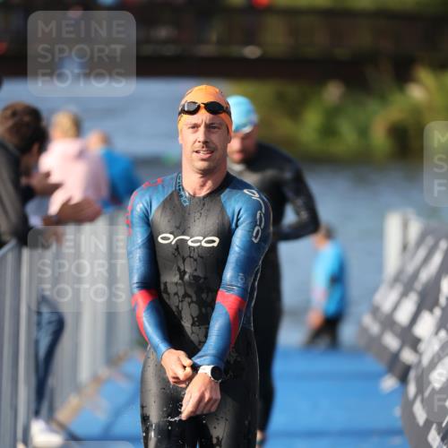 25.08.2024 - Elbe Triathlon Hamburg H.Heesch http://msf.ph/oto/6860050 25.08.2024 09:13:51 Schwimmen 340, 342, 349, 367, 408, 420, 440 meine-sportfotos.de
