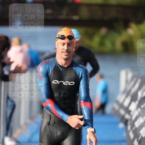 25.08.2024 - Elbe Triathlon Hamburg H.Heesch http://msf.ph/oto/6860051 25.08.2024 09:13:51 Schwimmen 340, 342, 349, 367, 408, 420, 440 meine-sportfotos.de