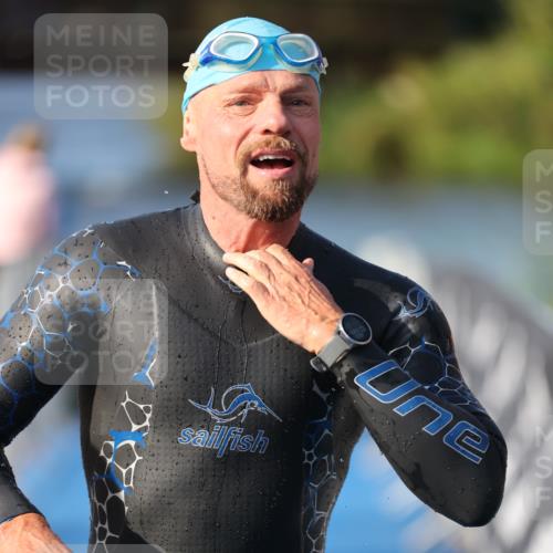 25.08.2024 - Elbe Triathlon Hamburg H.Heesch http://msf.ph/oto/6860093 25.08.2024 09:13:54 Schwimmen 340, 349, 367, 408, 420, 440 meine-sportfotos.de