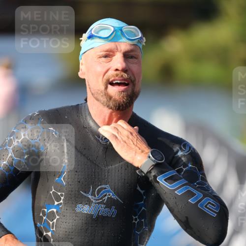 25.08.2024 - Elbe Triathlon Hamburg H.Heesch http://msf.ph/oto/6860096 25.08.2024 09:13:54 Schwimmen 340, 349, 367, 408, 420, 440 meine-sportfotos.de