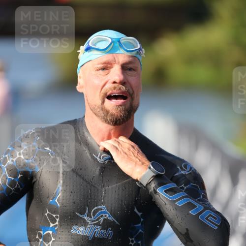 25.08.2024 - Elbe Triathlon Hamburg H.Heesch http://msf.ph/oto/6860099 25.08.2024 09:13:54 Schwimmen 340, 349, 367, 408, 420, 440 meine-sportfotos.de