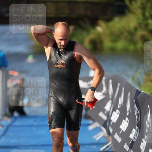 25.08.2024 - Elbe Triathlon Hamburg H.Heesch http://msf.ph/oto/6860131 25.08.2024 09:14:04 Schwimmen 349, 367, 408, 420, 440 meine-sportfotos.de